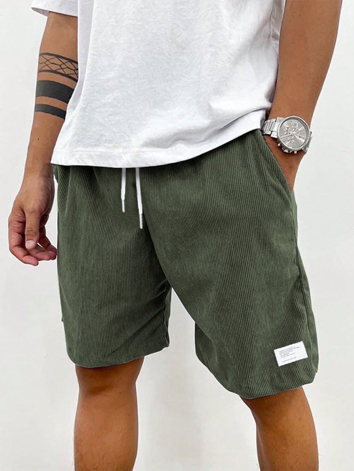 Mens shorts with drawstring waist and side pockets, relaxed fit