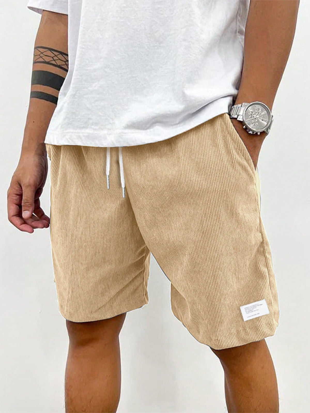 Mens shorts with drawstring waist and side pockets, relaxed fit