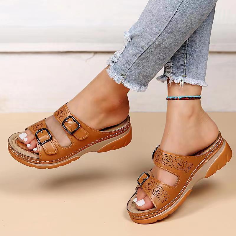 Women sandals with double buckle straps and wedge platform sole