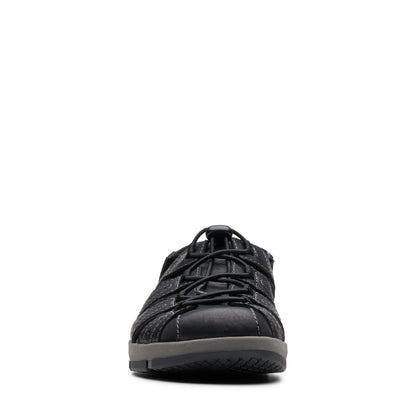 Men sandals with adjustable toggle lacing and closed toe for men
