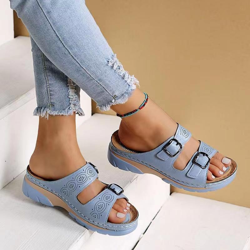 Women sandals with double buckle straps and wedge platform sole