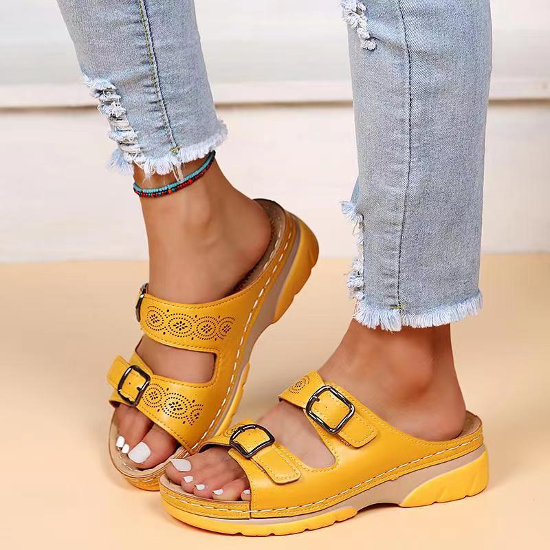 Women sandals with double buckle straps and wedge platform sole