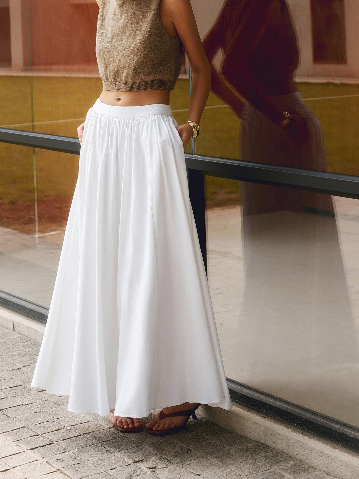 Pleated maxi skirt for women with high waist and side pockets