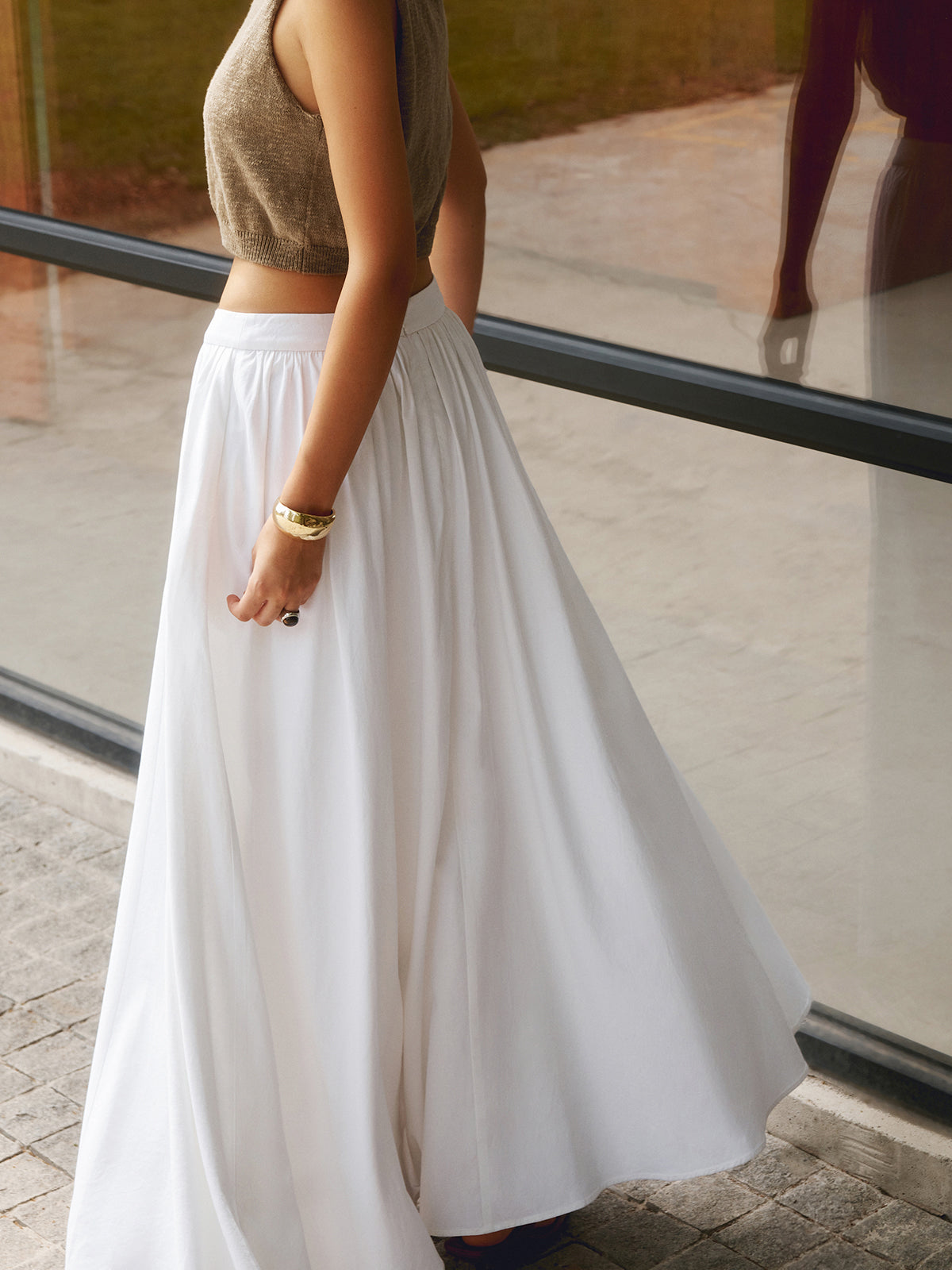 Pleated maxi skirt for women with high waist and side pockets