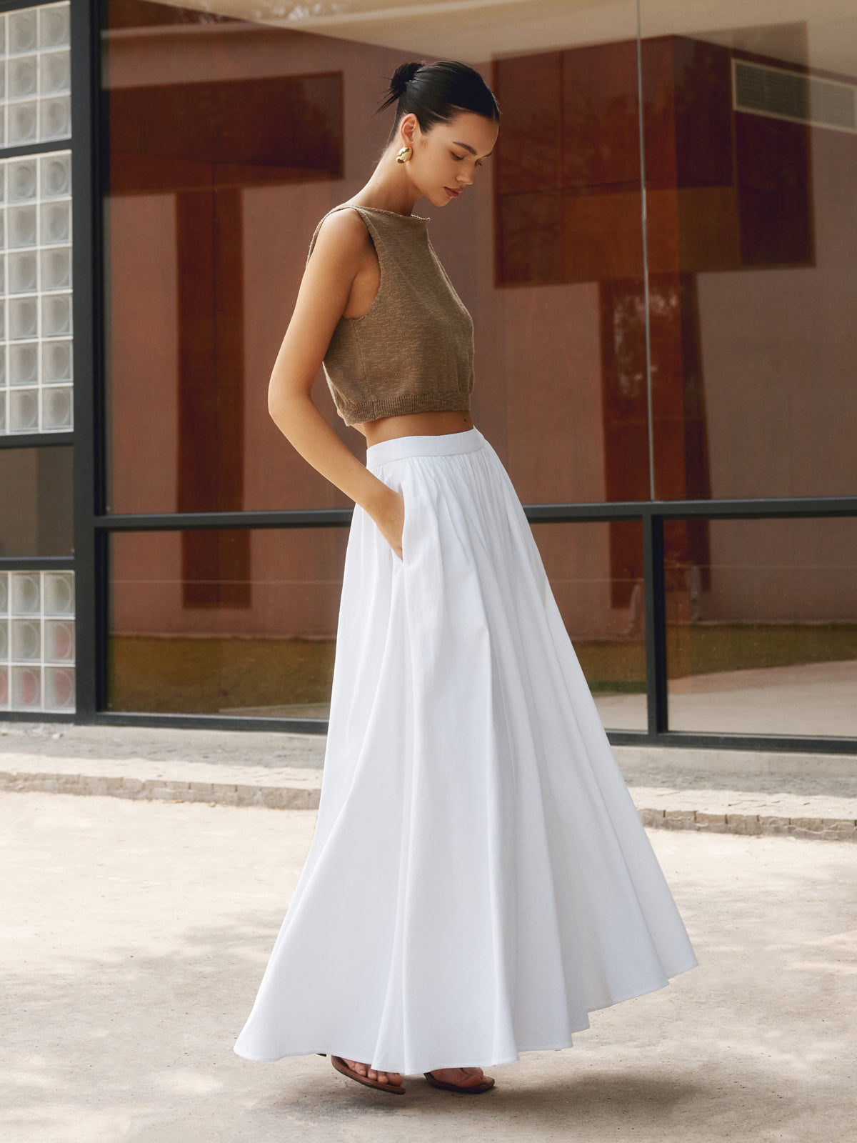 Pleated maxi skirt for women with high waist and side pockets