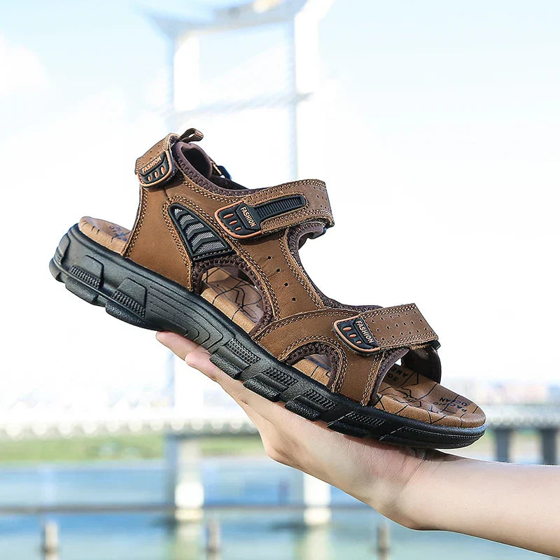 Men sandals with adjustable straps and chunky sole for walking