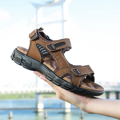 Men sandals with adjustable straps and chunky sole for walking