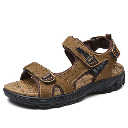 Men sandals with adjustable straps and chunky sole for walking