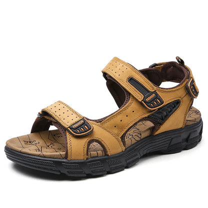 Men sandals with adjustable straps and chunky sole for walking