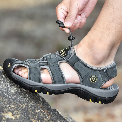 Men sandals with closed toe, toggle lace fastening and chunky tread sole