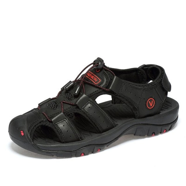 Men sandals with closed toe, toggle lace fastening and chunky tread sole