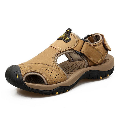 Men sandals with closed toe, toggle lace fastening and chunky tread sole