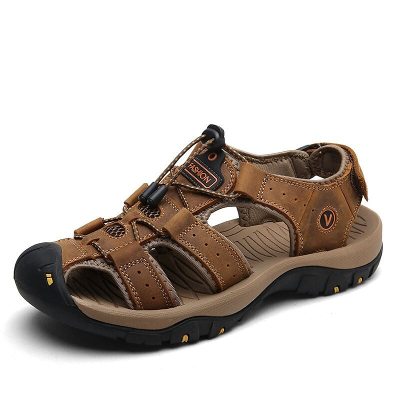 Men sandals with closed toe, toggle lace fastening and chunky tread sole