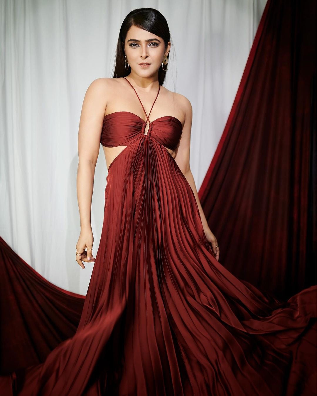 Pleated maxi dresses for women with halter neck and cut out waist