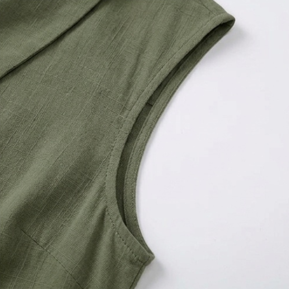 Blouse for women with peter pan collar and cap sleeves