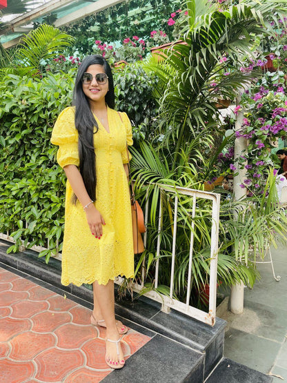 Summer dresses for women, eyelet midi dress with v-neck and puff sleeves