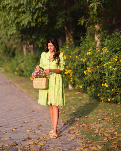 Summer dresses for women, eyelet midi dress with v-neck and puff sleeves