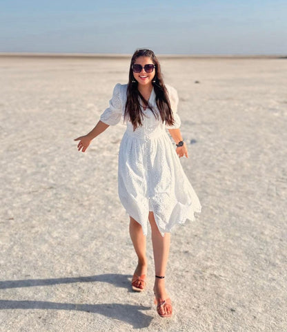 Summer dresses for women, eyelet midi dress with v-neck and puff sleeves