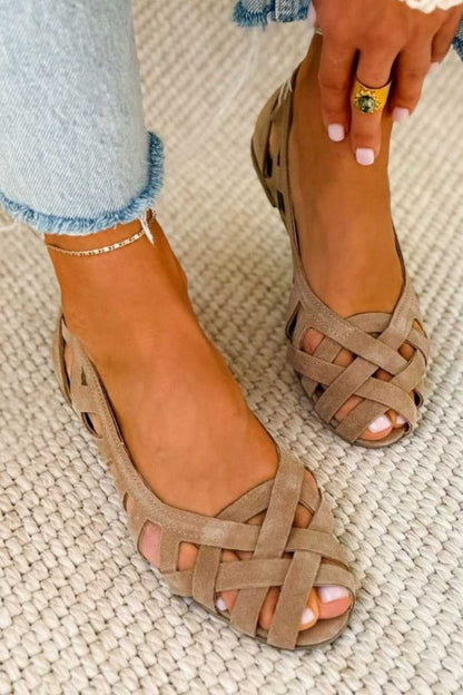 Women sandals with woven cut out straps and peep toe flat design