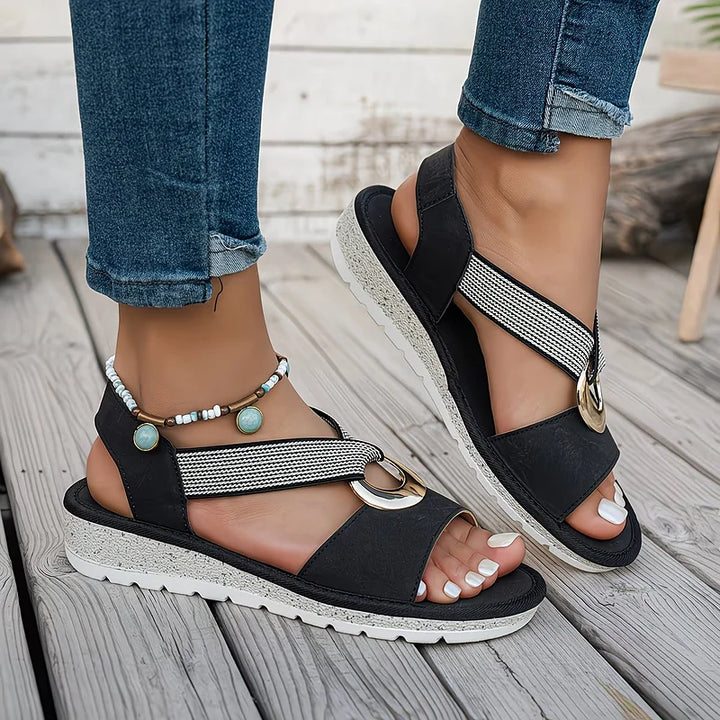 Women sandals with open toe, crossover straps and ring detail