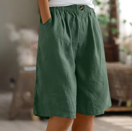 Womens shorts with elastic waist and pockets, knee length
