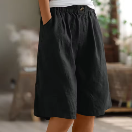 Womens shorts with elastic waist and pockets, knee length
