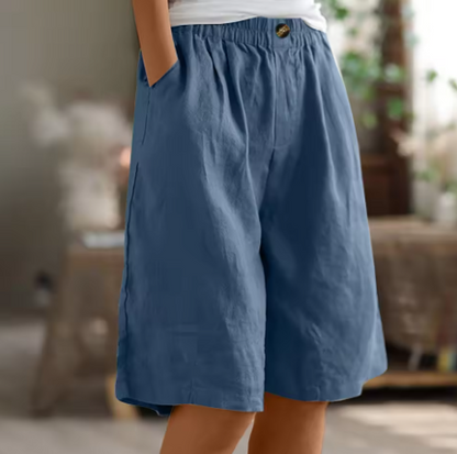 Womens shorts with elastic waist and pockets, knee length