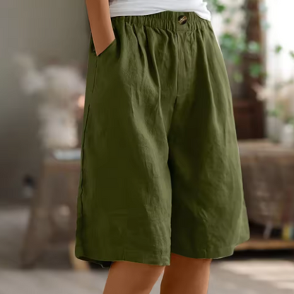 Womens shorts with elastic waist and pockets, knee length