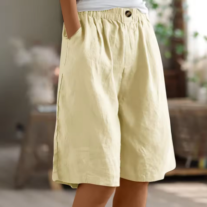Womens shorts with elastic waist and pockets, knee length