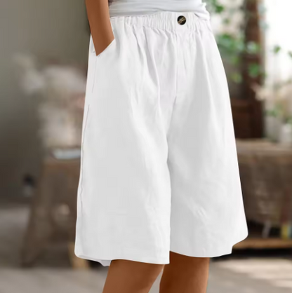 Womens shorts with elastic waist and pockets, knee length