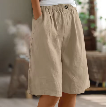 Womens shorts with elastic waist and pockets, knee length