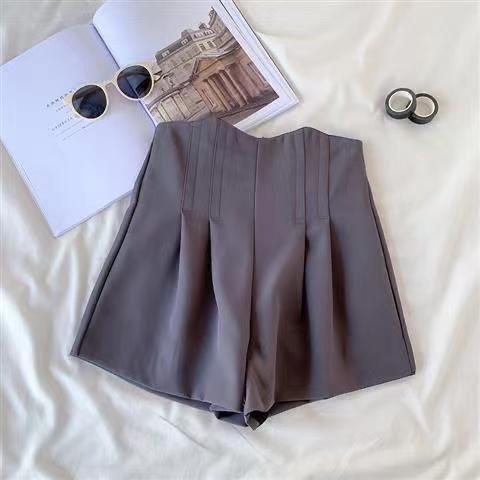 Womens shorts high waist with pleated front and wide leg