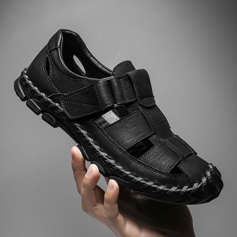Men sandals with closed toe and adjustable hook and loop strap