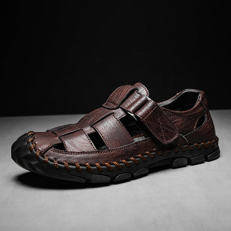 Men sandals with closed toe and adjustable hook and loop strap