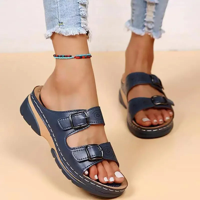 Women sandals with double buckle straps and wedge platform sole