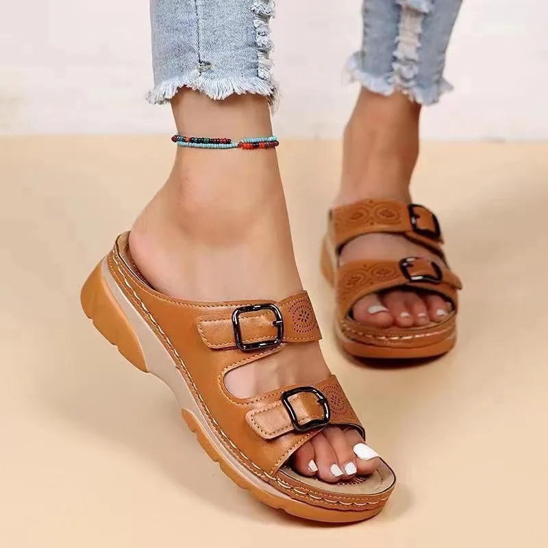 Women sandals with double buckle straps and wedge platform sole