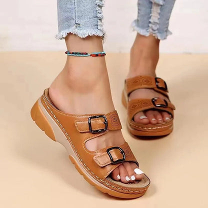Women sandals with double buckle straps and wedge platform sole