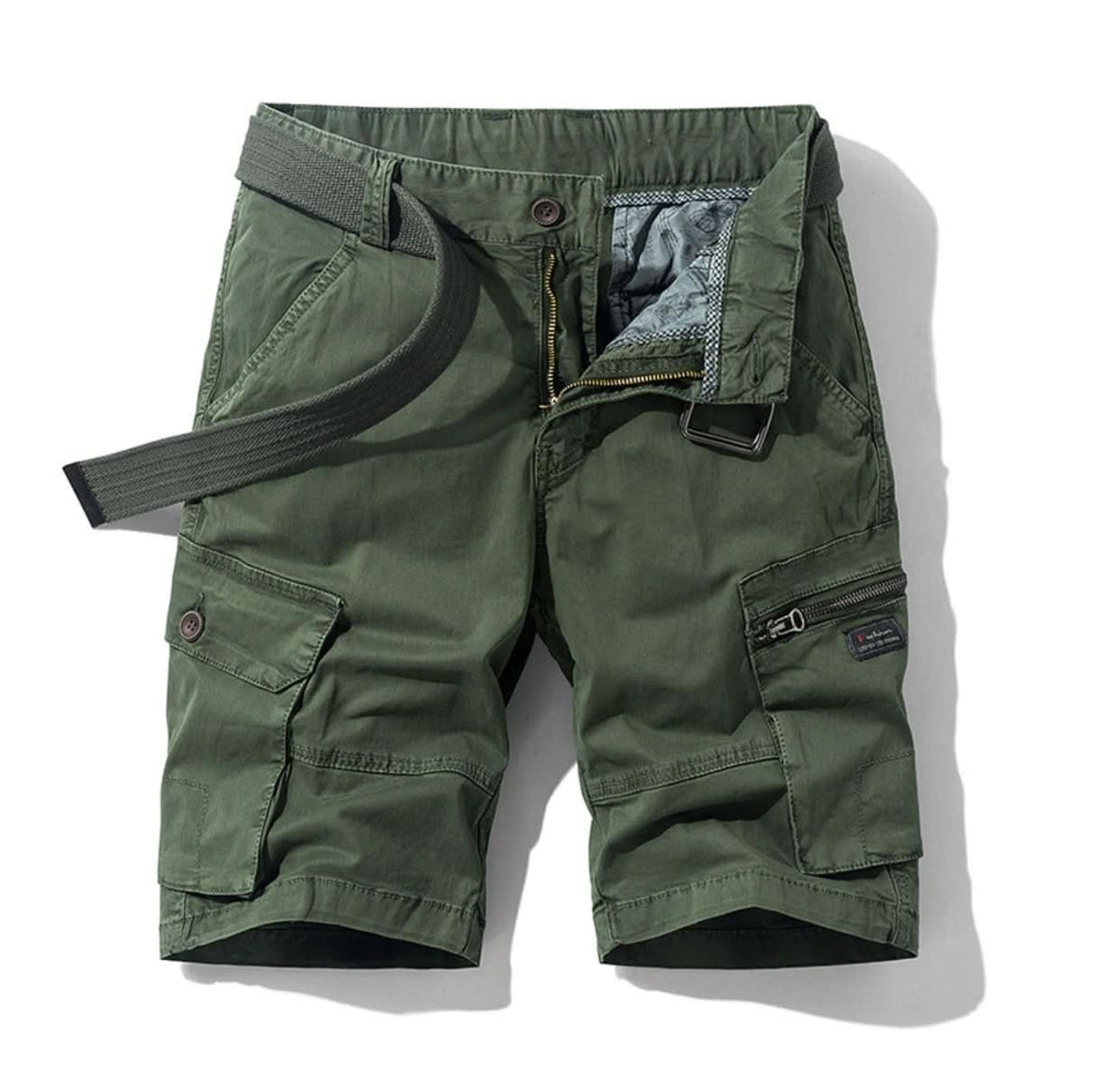 Mens shorts with cargo pockets, relaxed fit and zip fly