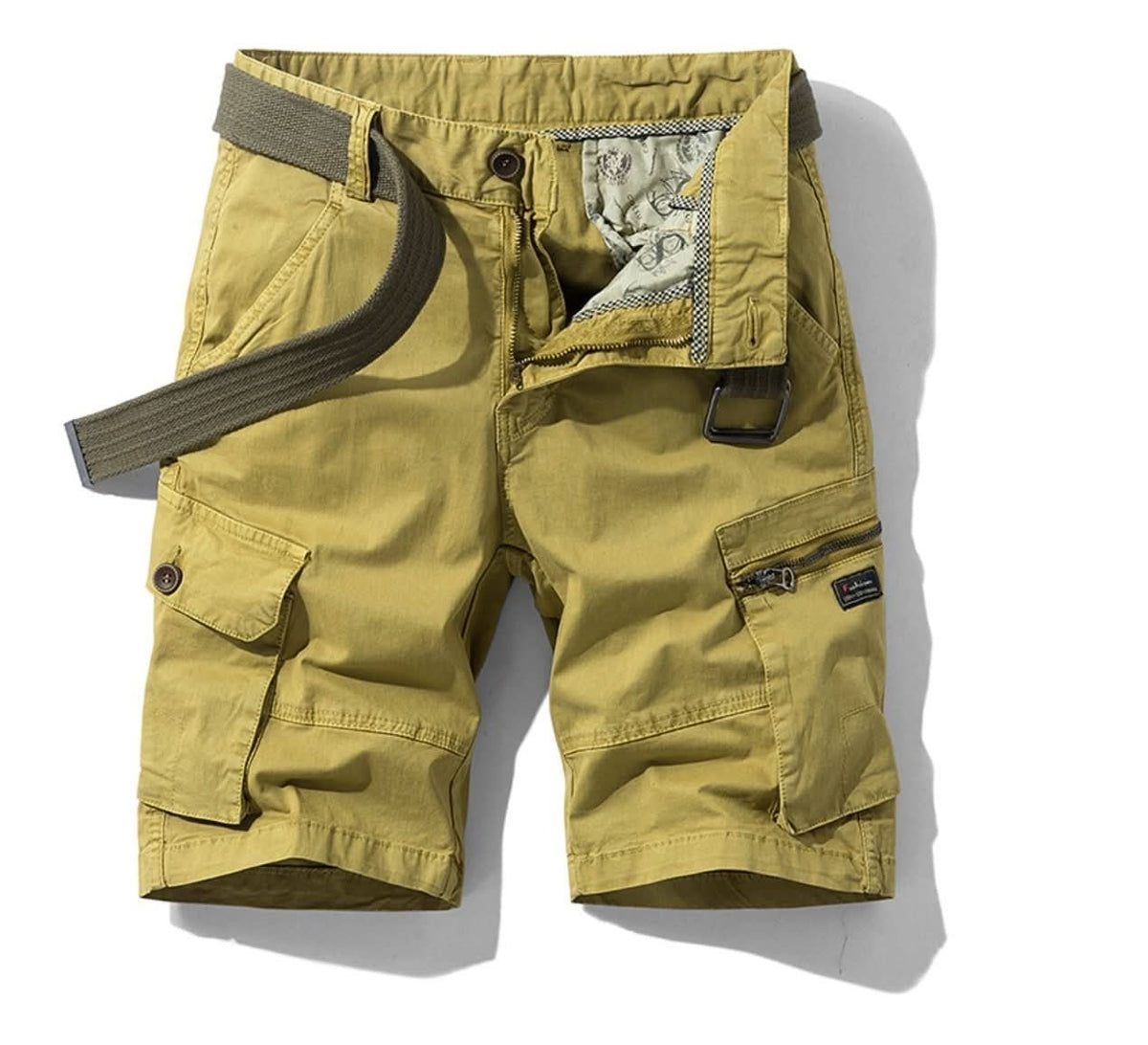 Mens shorts with cargo pockets, relaxed fit and zip fly
