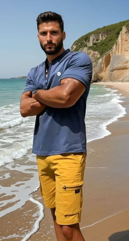 Mens shorts with cargo pockets, relaxed fit and zip fly