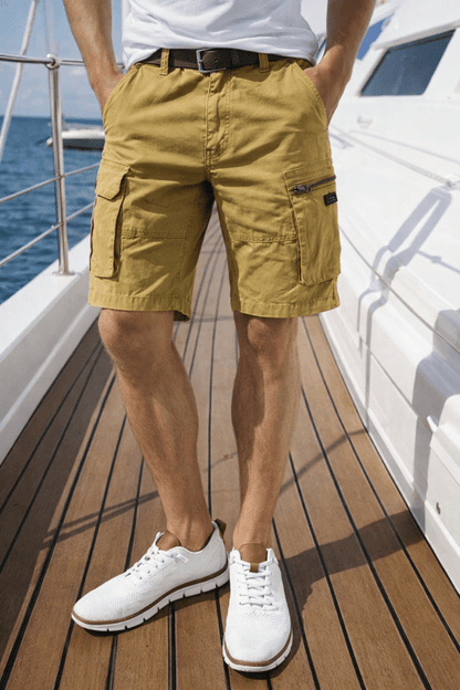 Mens shorts with cargo pockets, relaxed fit and zip fly