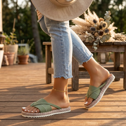 Women sandals with ribbed cross strap upper and flatform sole