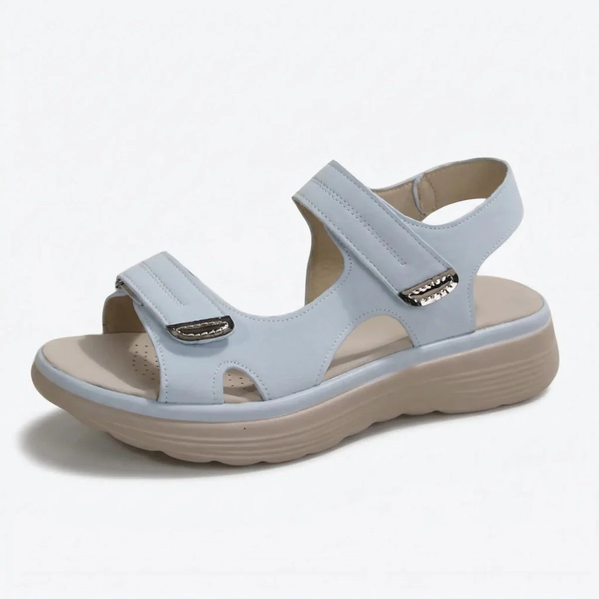 Women sandals with adjustable straps and chunky sole