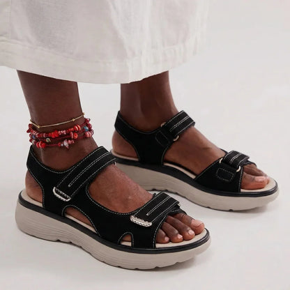 Women sandals with adjustable straps and chunky sole