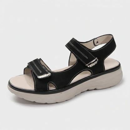 Women sandals with adjustable straps and chunky sole
